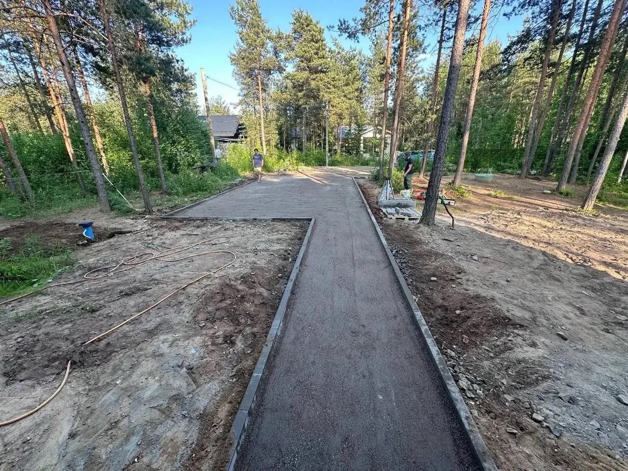 Отсыпка и площадка на участке